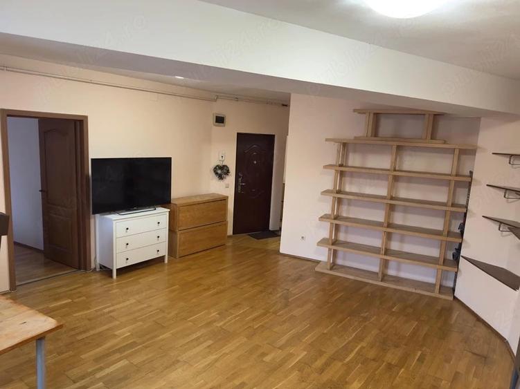 Apartament cu 2 camere nedecomandat în Vitan