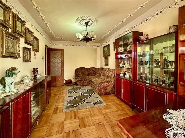 Apartament cu 4 camere decomandat în Central