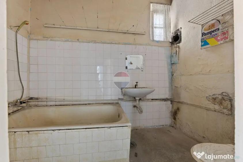 Casă cu 5 camere cu Teren 853 Mp în Ultracentral