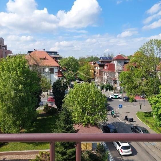 Apartament cu 5 camere decomandat în Kiseleff