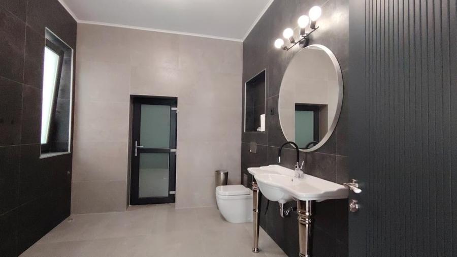 Casă cu 5 camere cu Teren 300 Mp în Unirii