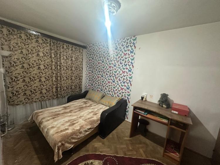 Apartament cu 3 camere semidecomandat, mobilat în Titulescu