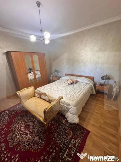 Casă cu 10 camere cu Teren 774 Mp în Central