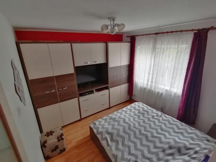 Apartament cu 2 camere decomandat în Tărian
