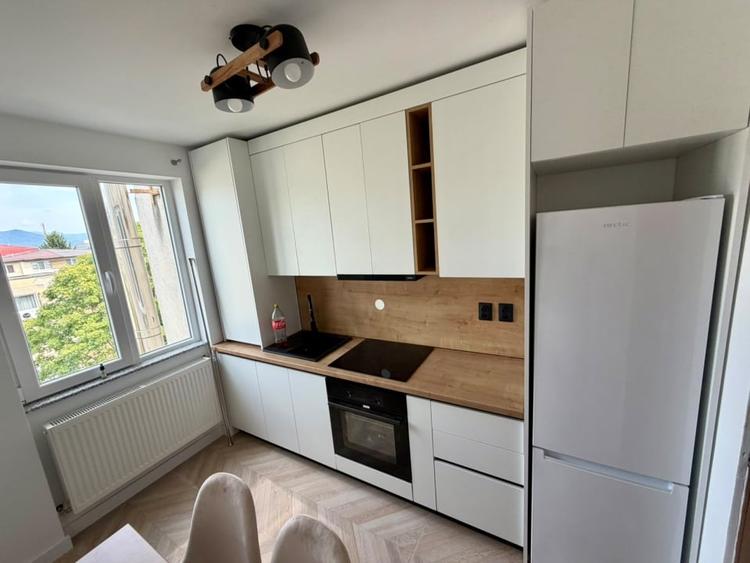 Apartament cu 3 camere decomandat, mobilat în Ultracentral