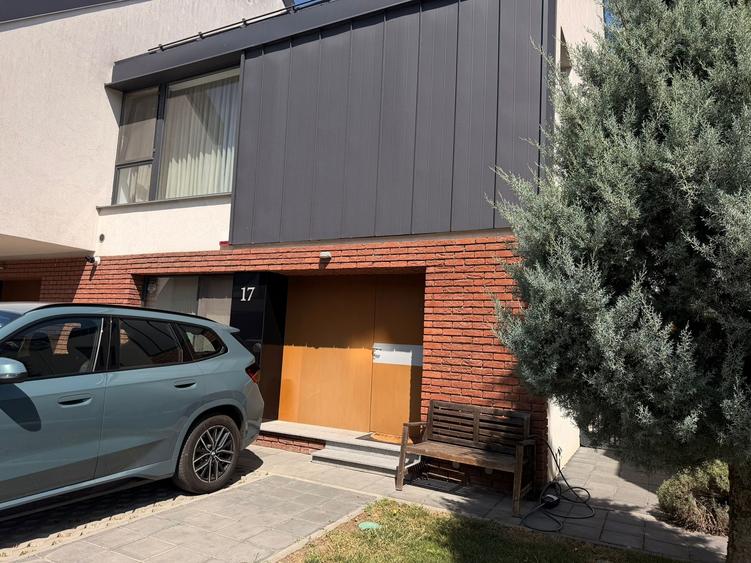 Casă cu 4 camere cu Canalizare în Central