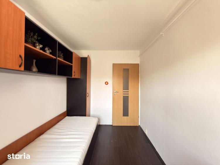 Apartament cu 3 camere decomandat în Lipovei