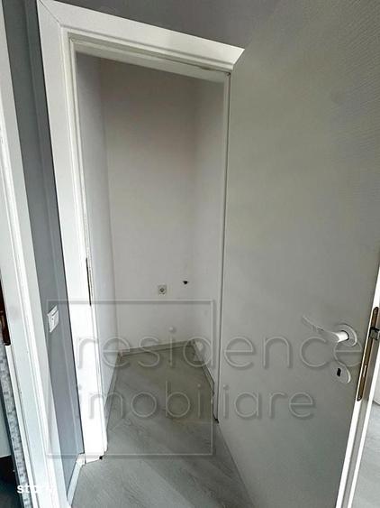 Apartament cu 3 camere semidecomandat, mobilat în Bulgaria