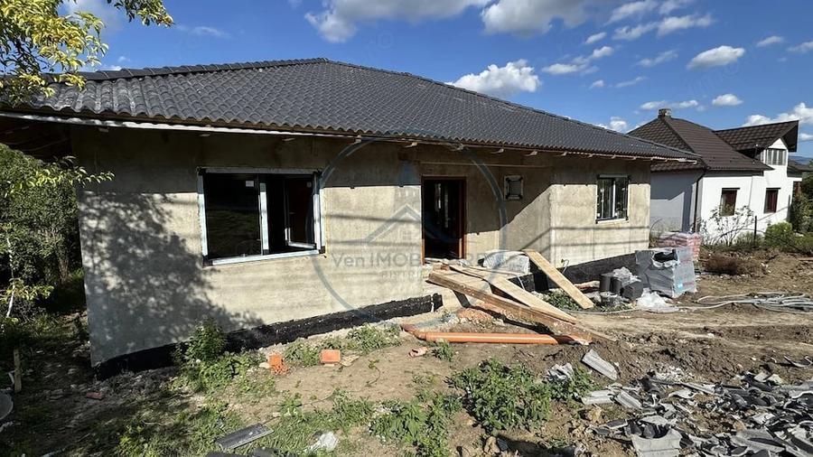 Casă cu 7 camere cu Teren 500 Mp în Jelna
