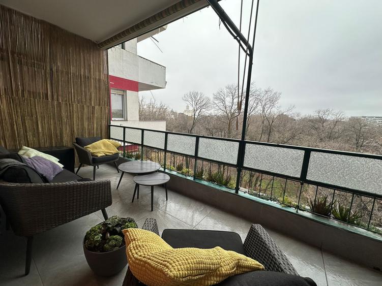 Apartament cu 3 camere semidecomandat, mobilat în Sala Palatului