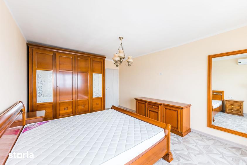 Apartament cu 3 camere în Intim