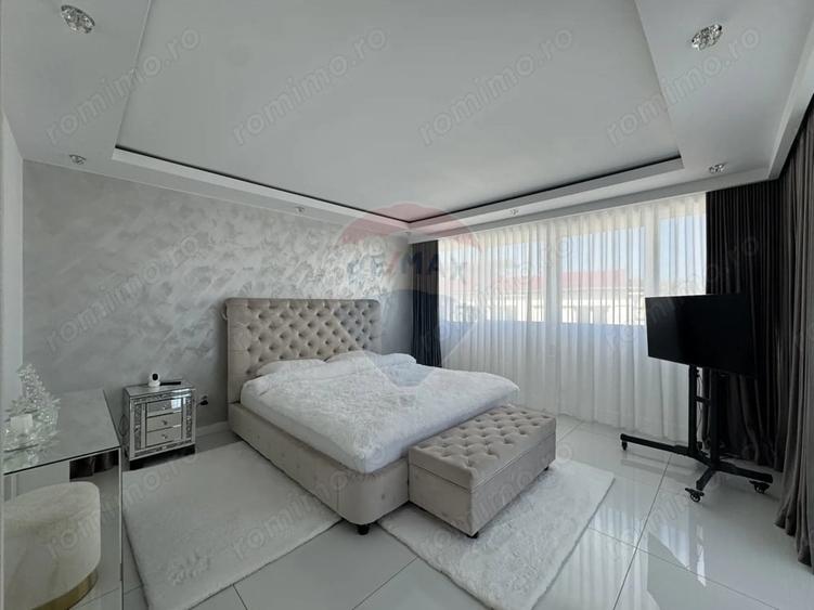 Apartament cu 4 camere decomandat în Central