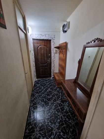 Apartament cu 2 camere semidecomandat în Rovine