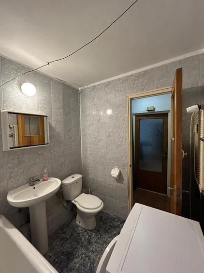 Apartament cu 3 camere semidecomandat în Iancului