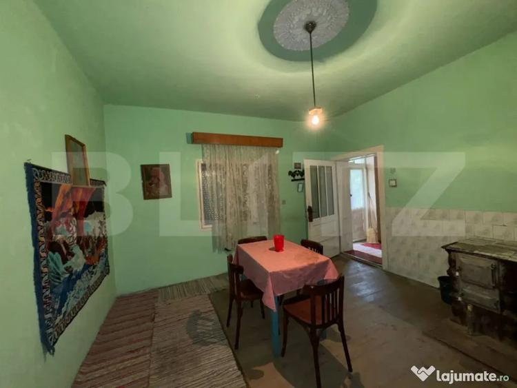 Casă cu 2 camere cu Teren 1207 Mp în Central