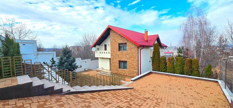 Casă individuală cu 6 camere cu Canalizare în Bucium