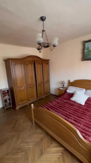Casă cu 4 camere decomandat în Central
