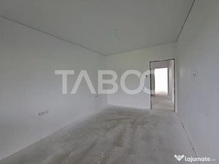 Casă cu 3 camere cu Teren 479 Mp în Cristian