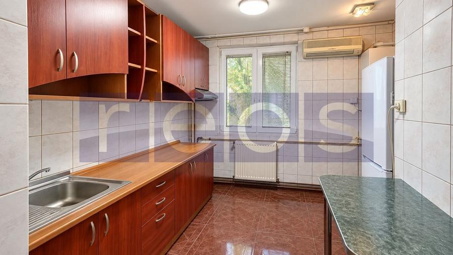 Apartament cu 3 camere în Drumul Taberei