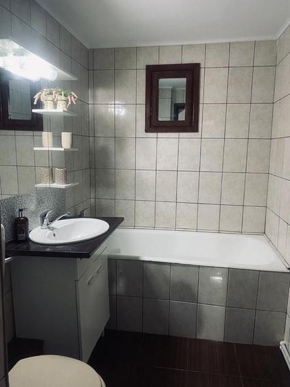 Apartament cu 3 camere decomandat în Exterior Vest