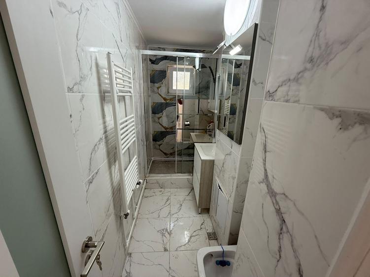 Apartament cu 3 camere semidecomandat în Tomis Nord