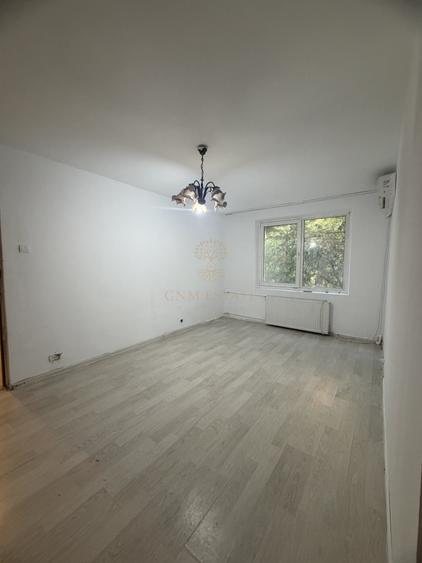 Apartament cu 3 camere semidecomandat în Titan