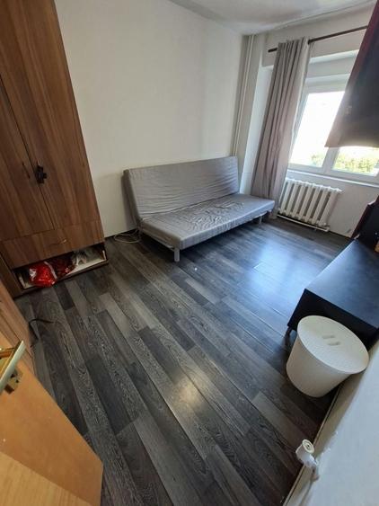Apartament cu 3 camere decomandat în Sebastian