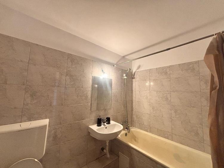 Garsonieră decomandată în 13 Septembrie