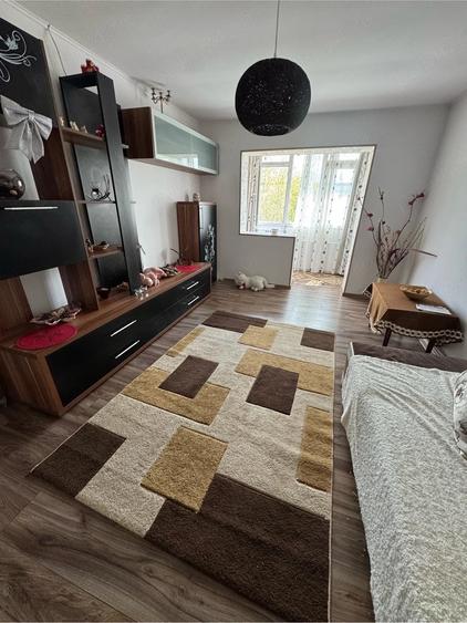 Apartament cu 3 camere decomandat, mobilat în Orizont