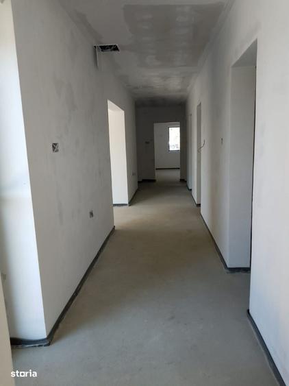 Casă cu 4 camere în Lacu Sărat