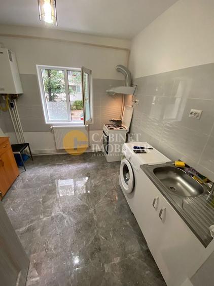 Apartament cu 3 camere decomandat, mobilat în Mircea cel Bătrân