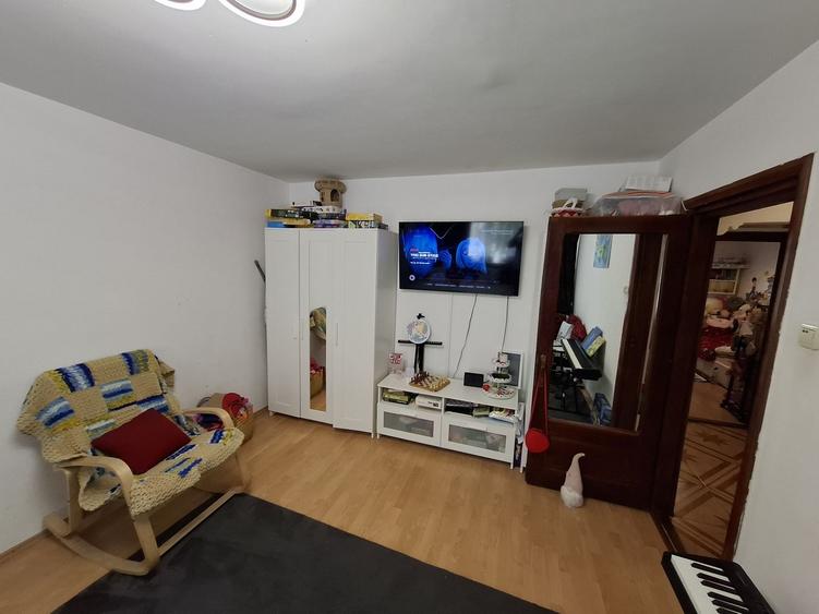 Apartament cu 3 camere decomandat, mobilat în Inel II