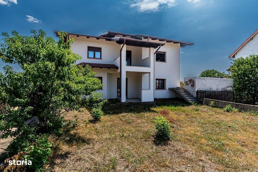 Casă cu 4 camere în Zimandu Nou