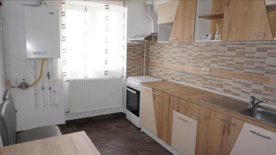 Apartament cu 3 camere decomandat în 1 Mai