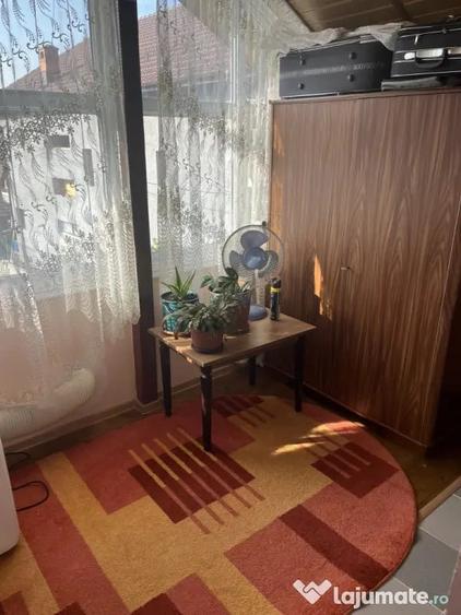 Casă cu 4 camere cu Teren 692 Mp în Vlădesti