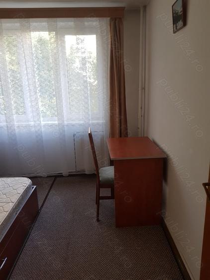 Apartament cu 3 camere semidecomandat în Drumul Taberei
