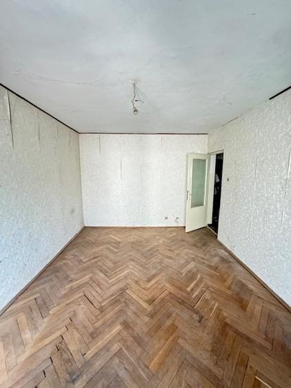 Apartament cu 2 camere semidecomandat, mobilat în Bârlad