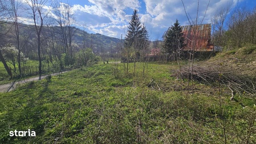 Teren de 1800 mp, în Brebu