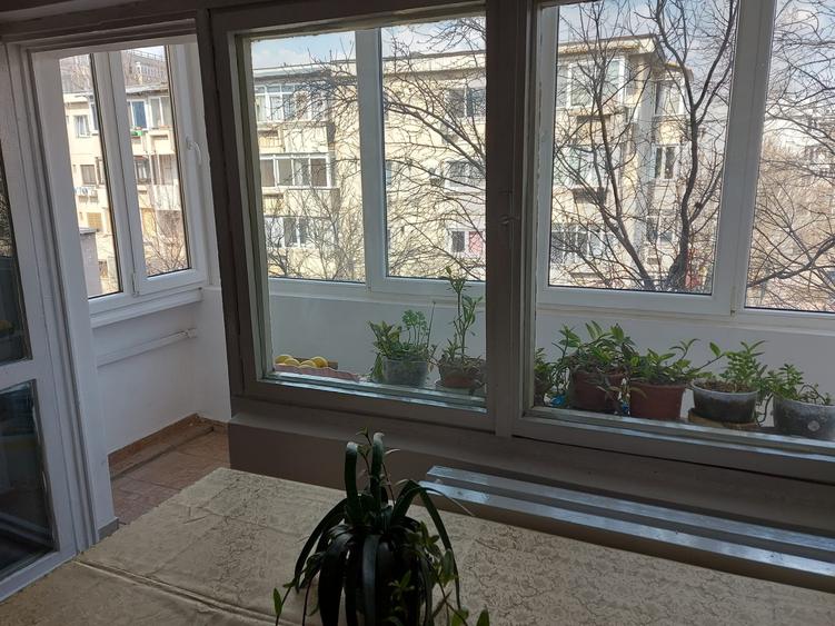 Apartament cu 4 camere decomandat în Vitan Mall