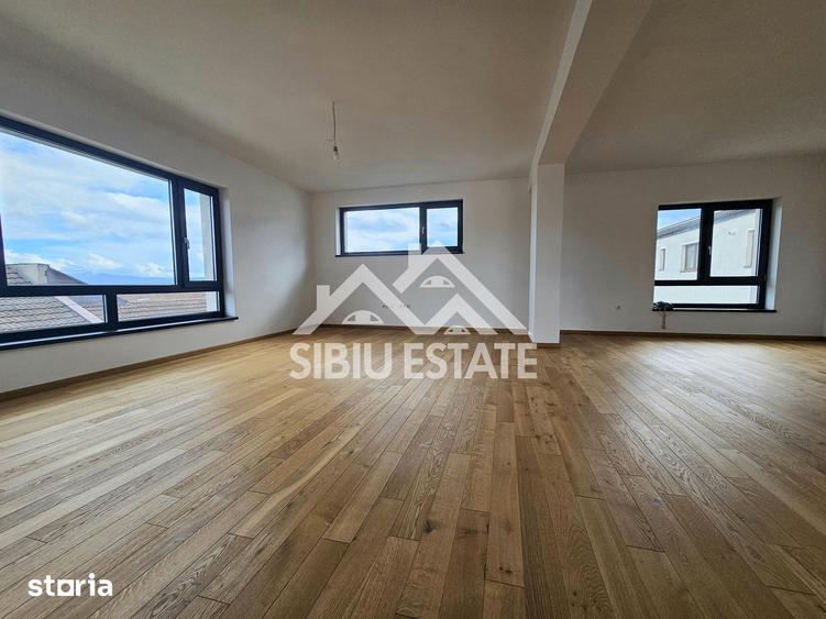 Casă cu 9 camere cu Teren 420 Mp în Șelimbăr