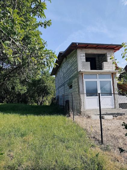 Casă cu Teren 683 Mp în Corbi