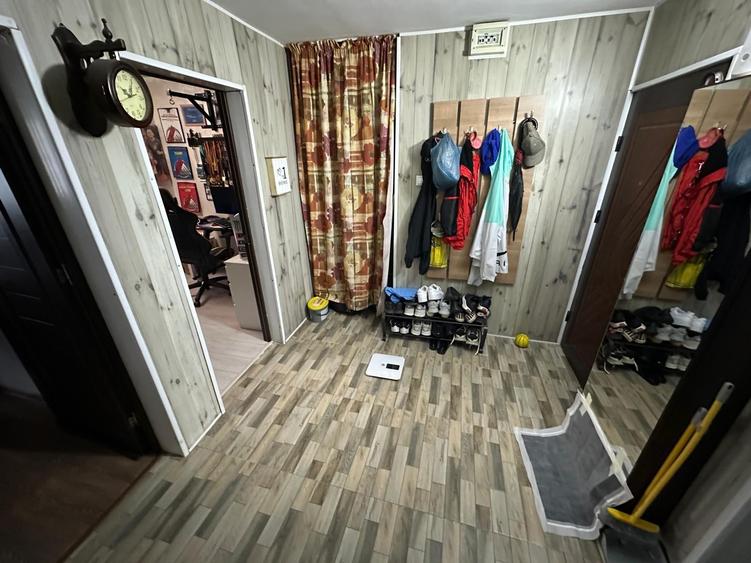 Apartament cu 4 camere semidecomandat, mobilat în Moșilor