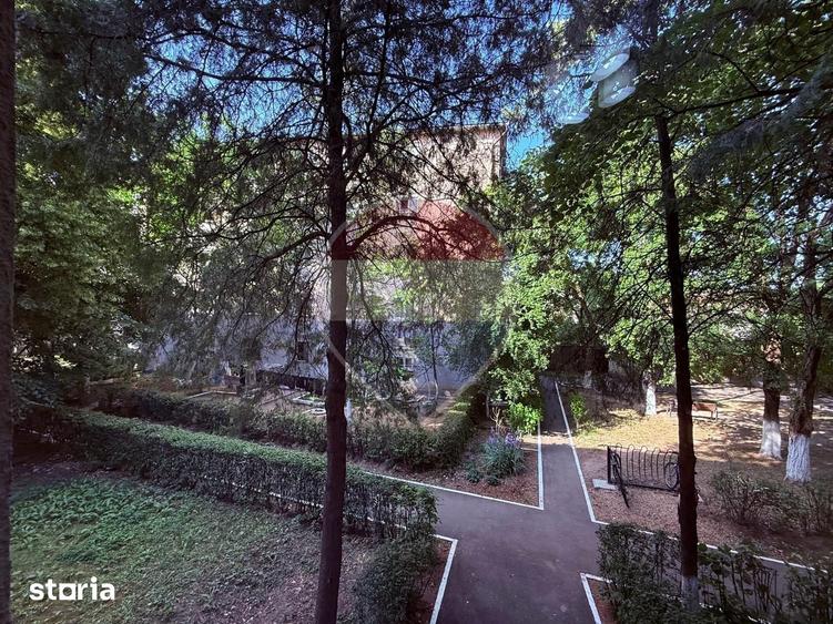 Apartament cu 3 camere semidecomandat în Central
