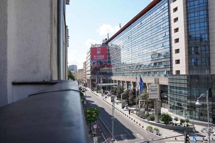 Apartament cu 3 camere decomandat, mobilat în Calea Victoriei