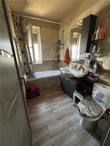 Apartament cu 2 camere semidecomandat, mobilat în Giroc