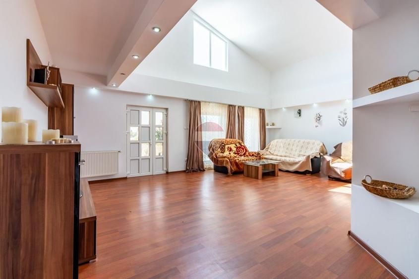 Casă individuală cu 6 camere cu Teren 2200 Mp în Crevedia Mare