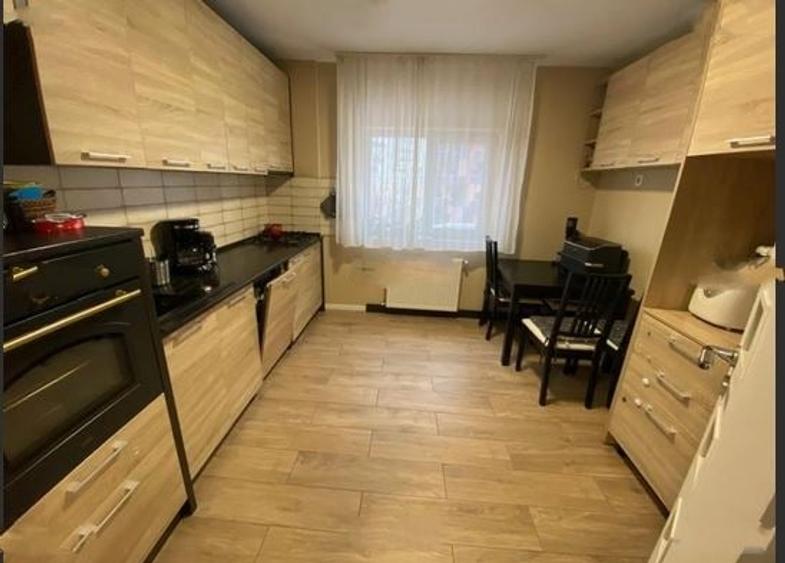 Apartament cu 3 camere decomandat în Titan