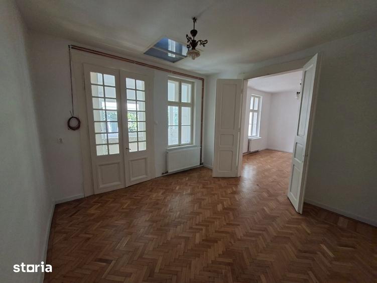 Casă cu 2 camere cu Teren 200 Mp în Central
