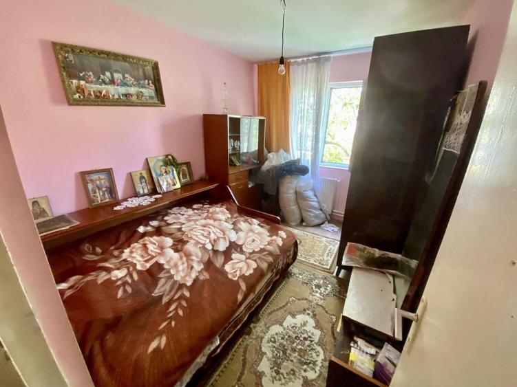 Apartament cu 3 camere semidecomandat, mobilat în Km 4-5