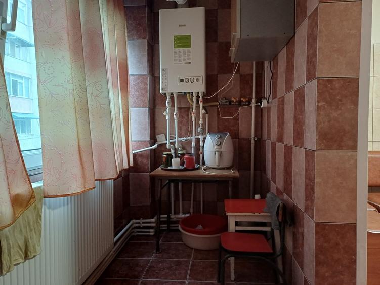 2 camere decomandat , etaj 1 /4 , centrala gaze - 1